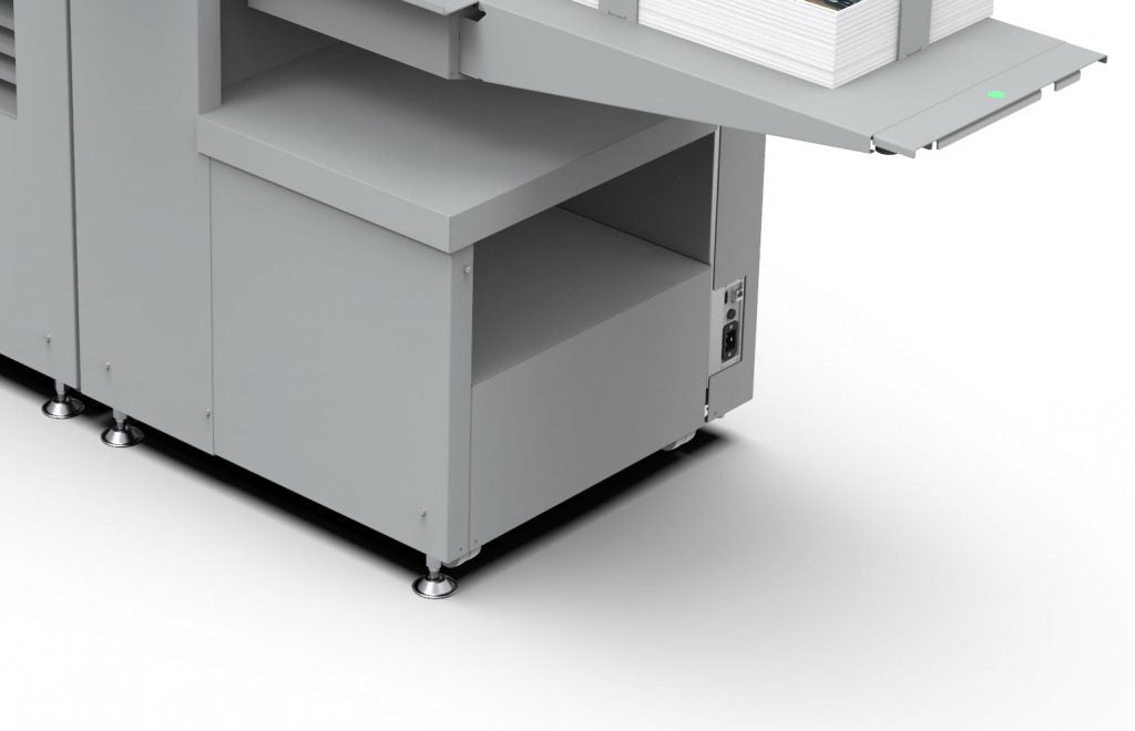 There is also a large storage shelf located below the feed bed in the back of the Pro XL, the tool kits that are included are located here. There is also enough space to store the feed deck extension table when it’s not needed, plus room to store accessories such as crease and perforation tools in the integrated storage shelves.