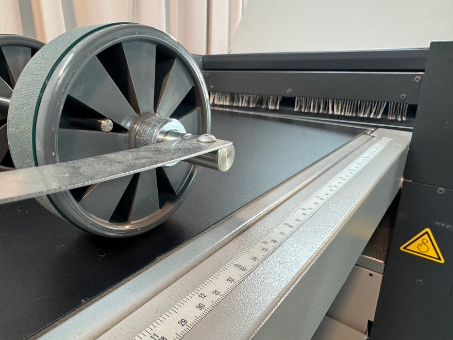 Duplo CF-375 Creasing and Folding System